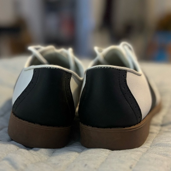 Like new saddle shoes - Picture 3 of 7